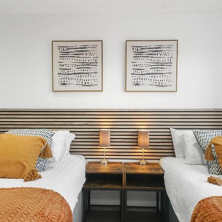 Modern Bungalow In Maidstone Sleeps 5 With Free Parking ภายนอก รูปภาพ