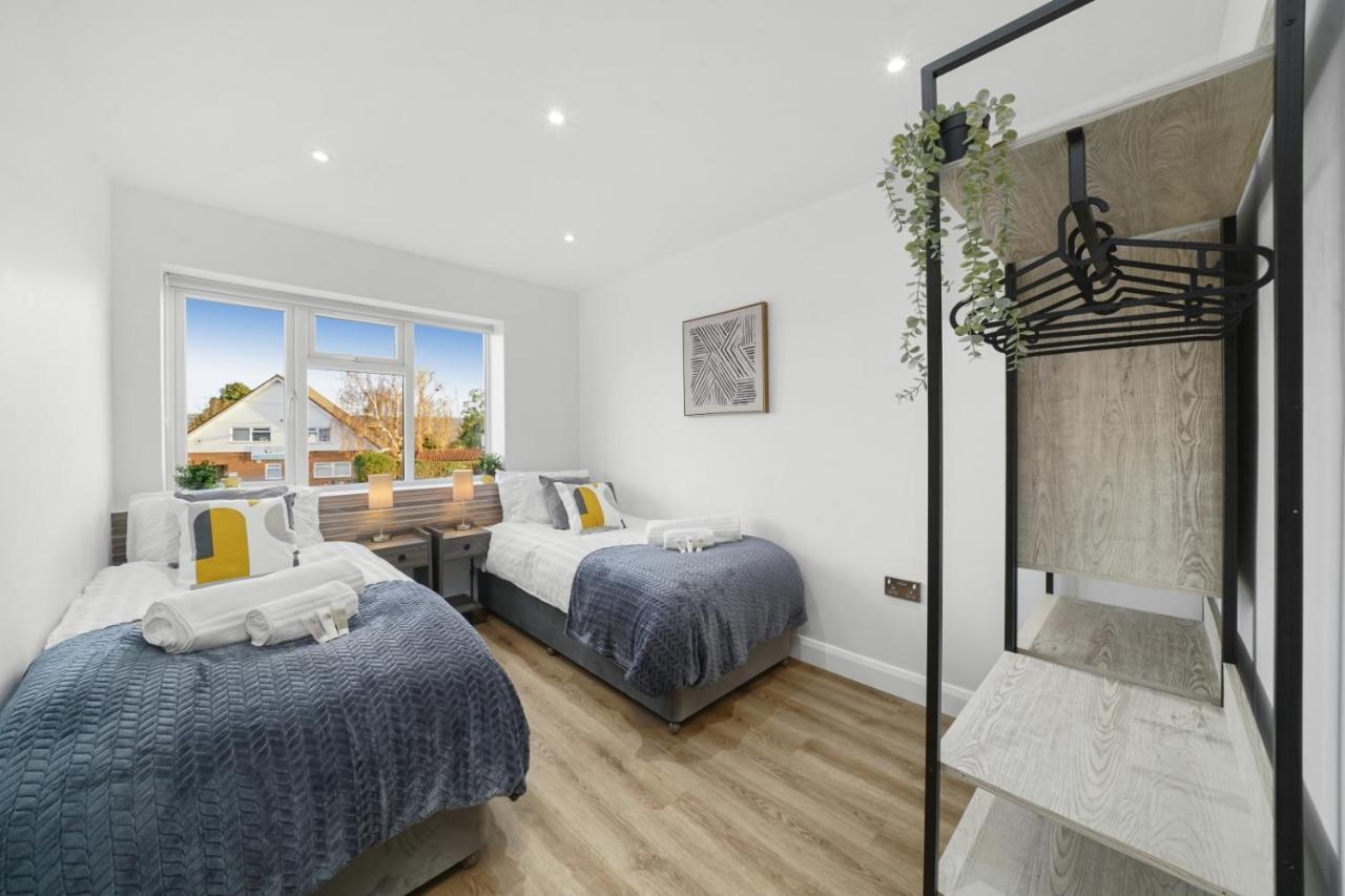 Modern Bungalow In Maidstone Sleeps 5 With Free Parking ภายนอก รูปภาพ