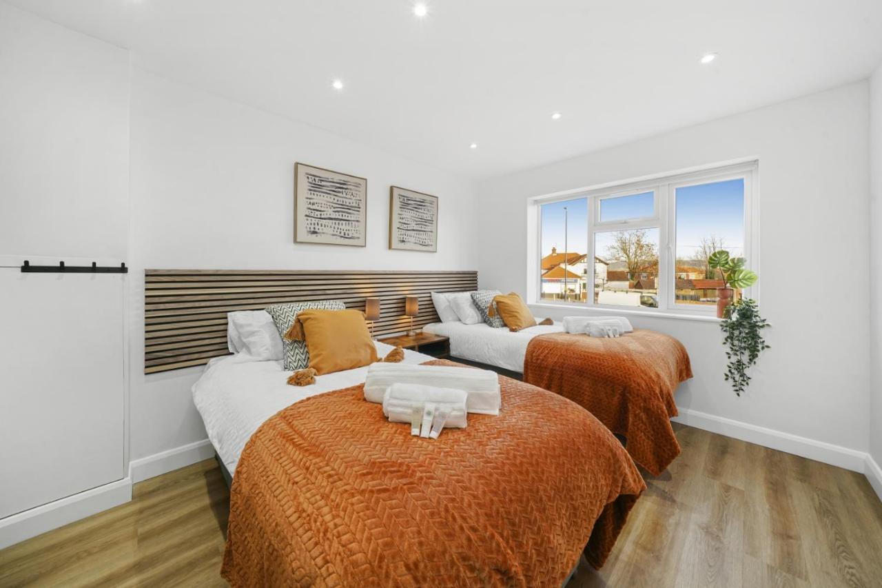 Modern Bungalow In Maidstone Sleeps 5 With Free Parking ภายนอก รูปภาพ