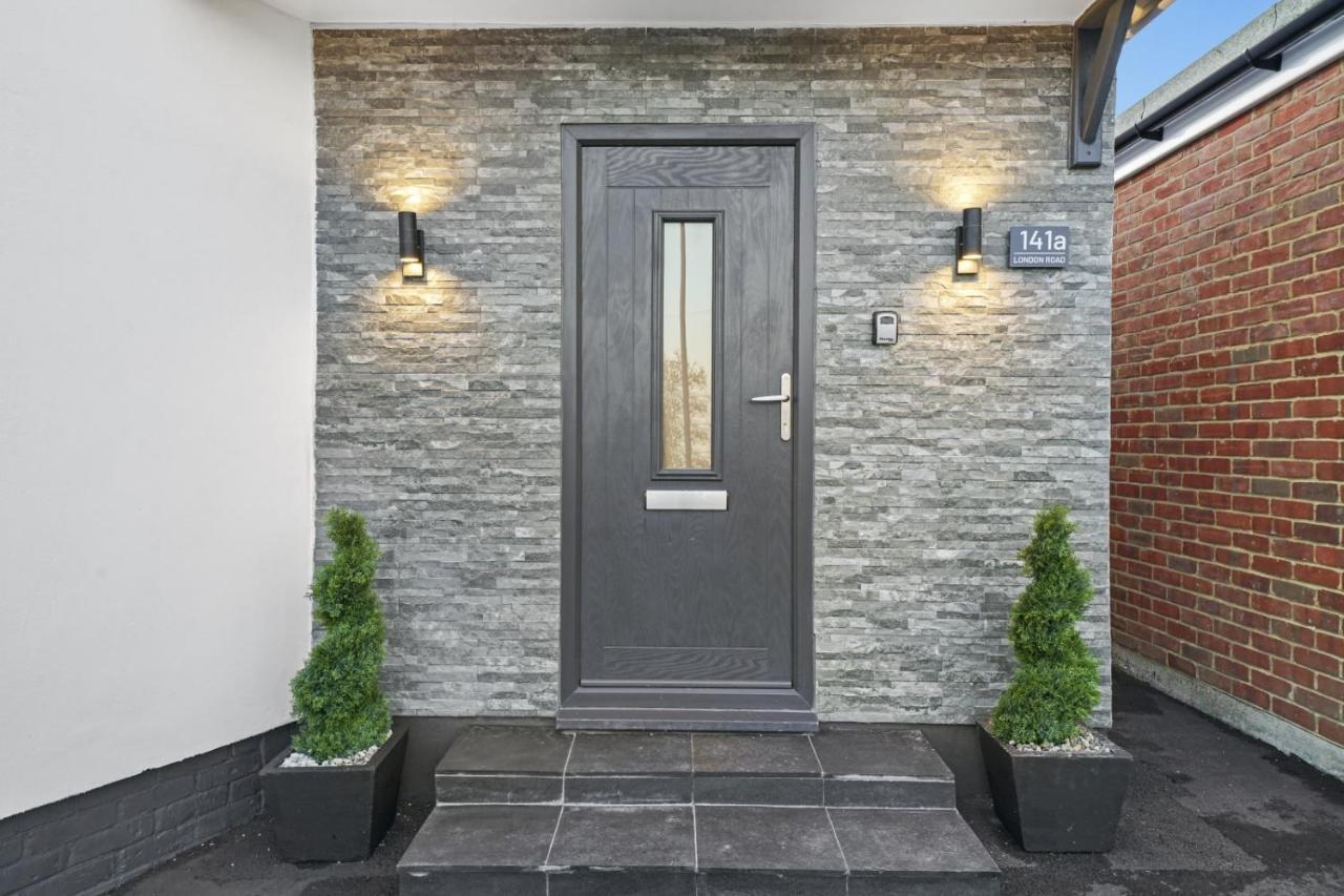 Modern Bungalow In Maidstone Sleeps 5 With Free Parking ภายนอก รูปภาพ