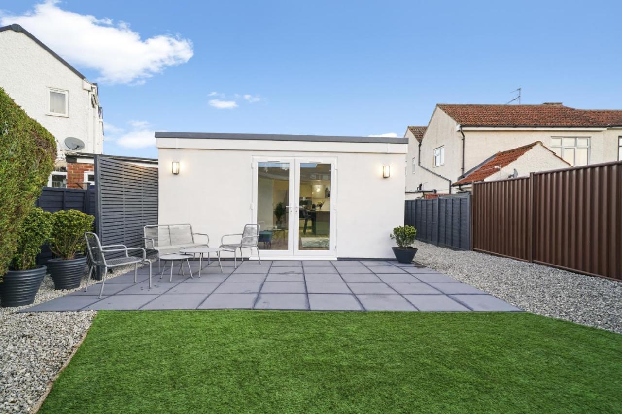 Modern Bungalow In Maidstone Sleeps 5 With Free Parking ภายนอก รูปภาพ
