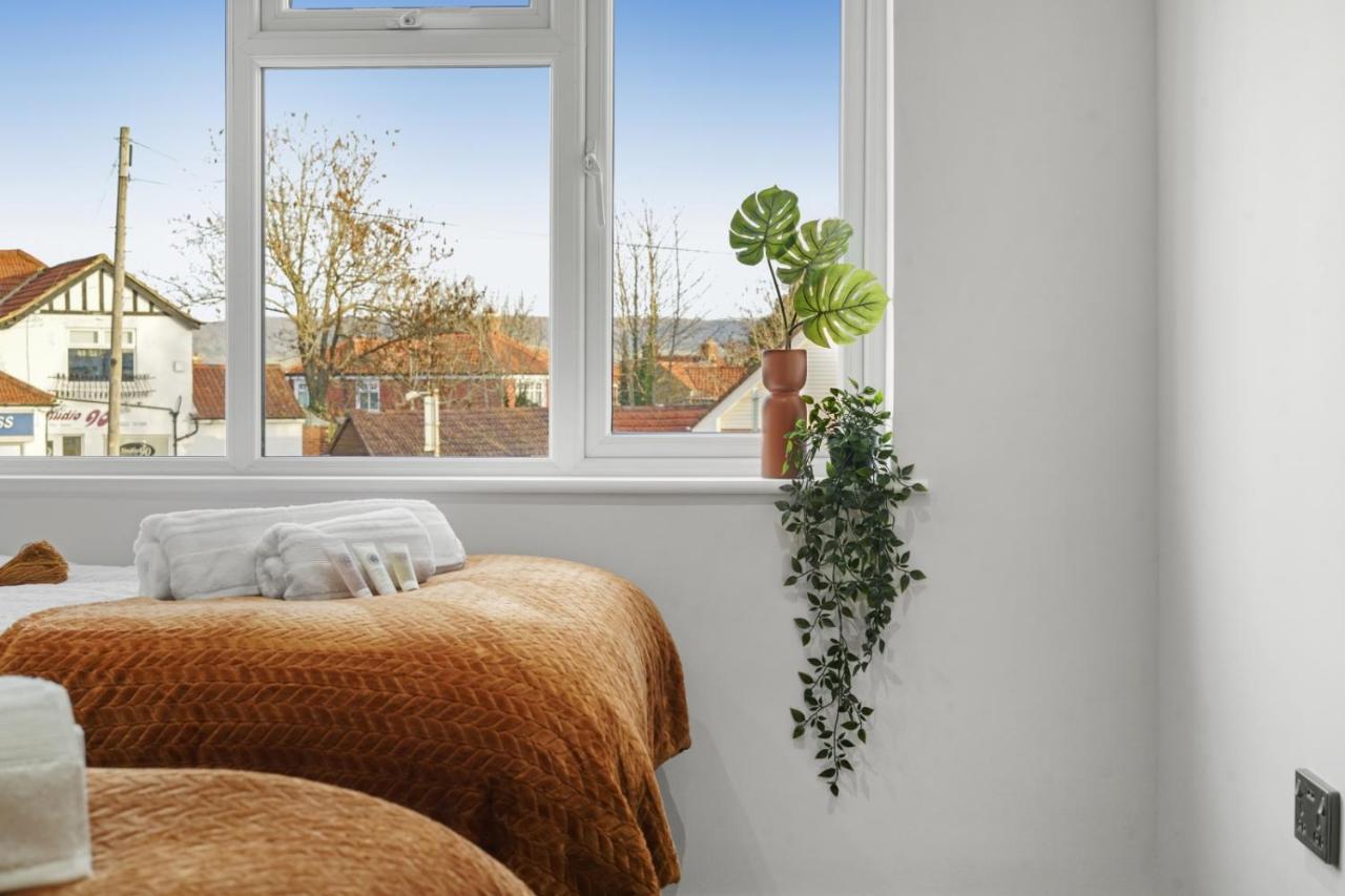Modern Bungalow In Maidstone Sleeps 5 With Free Parking ภายนอก รูปภาพ