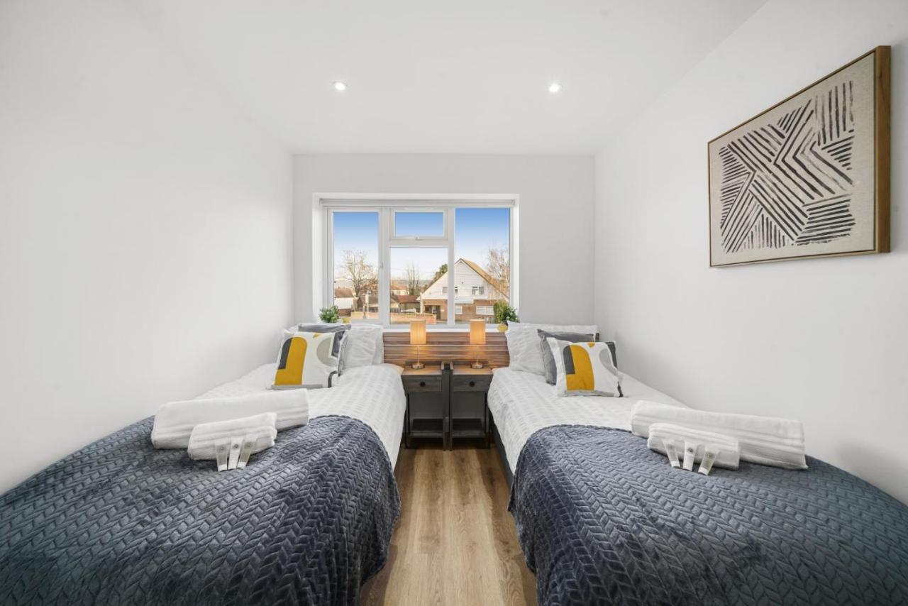 Modern Bungalow In Maidstone Sleeps 5 With Free Parking ภายนอก รูปภาพ