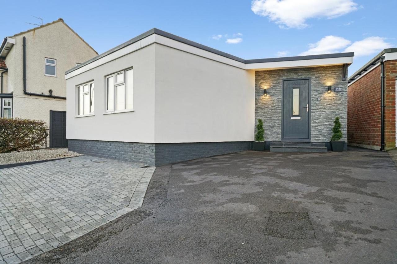 Modern Bungalow In Maidstone Sleeps 5 With Free Parking ภายนอก รูปภาพ